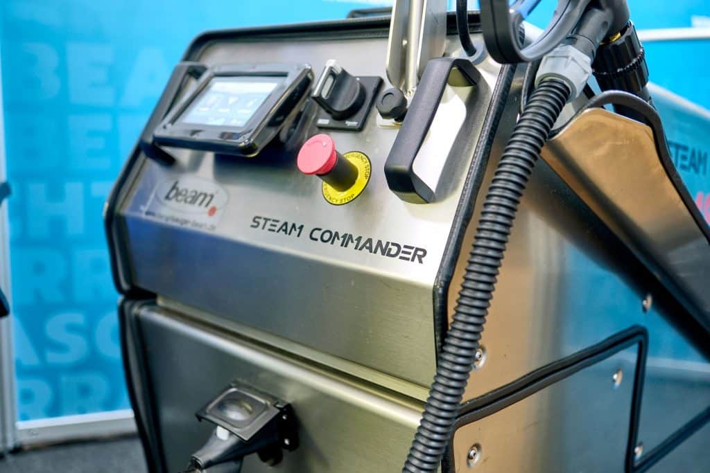 beam hat den neuen SteamCommander, einen hybriden Dampfreiniger mit 18 kW Gesamtleistung, entwickelt. Foto: Enrico Coletto/beam