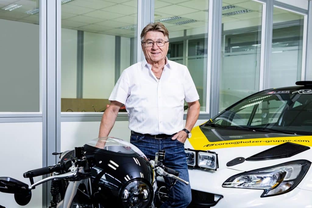 Motorsport-Pionier Günther Holzer brachte bei der Entwicklung des Escalador viel Know-how aus dem Automobilrennsport ein und übernimmt mit der Holzer-Firmengruppe die Serienfertigung. Foto: Performance GmbH