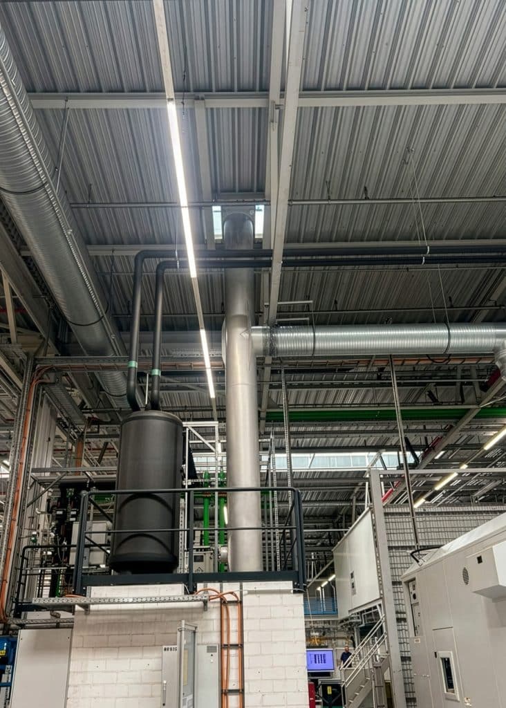 Ein Anschluss mit einem Durchmesser von 500 mm ist im 90°-Winkel an den Lüftungsturm angebunden. Foto: BerlinerLuft. Technik GmbH