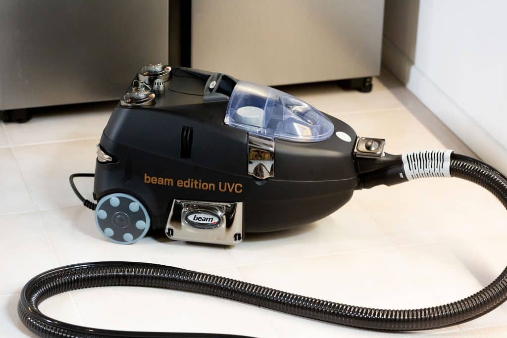 Das Dampfsaugsystem edition UVC von beam sorgt für eine nachhaltige Reinigung ohne Chemie. 