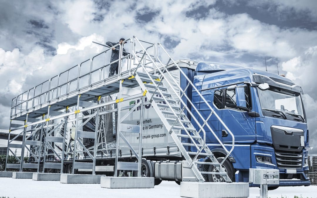 Sicherheit auf der Straße: Lkw-Fahrer können ihre Fahrzeuge mit Hilfe von Enteisungsanlagen aus Günzburg von Schnee und Eis befreien. Foto: Munk Günzburger Steigtechnik